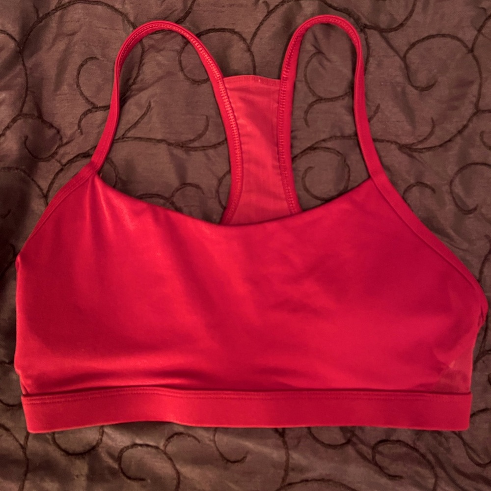 Fabletics sports bra. Medium wear, good condition. US size XS. Purple-red berry.